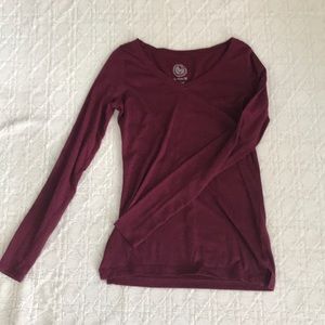 Long sleeve burgundy V-neck